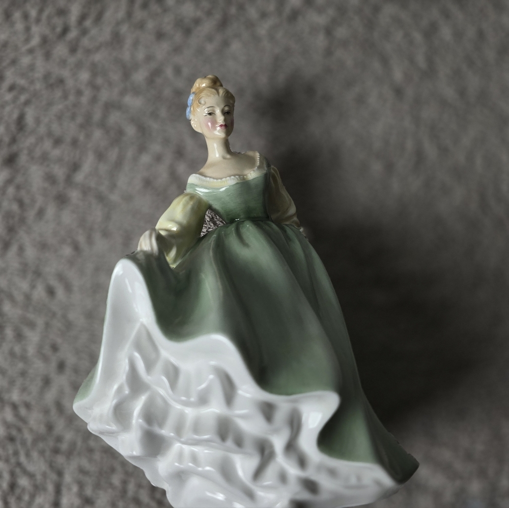 Royal Doulton Fair Lady Figurine Bone China England - Picture 11 of 12